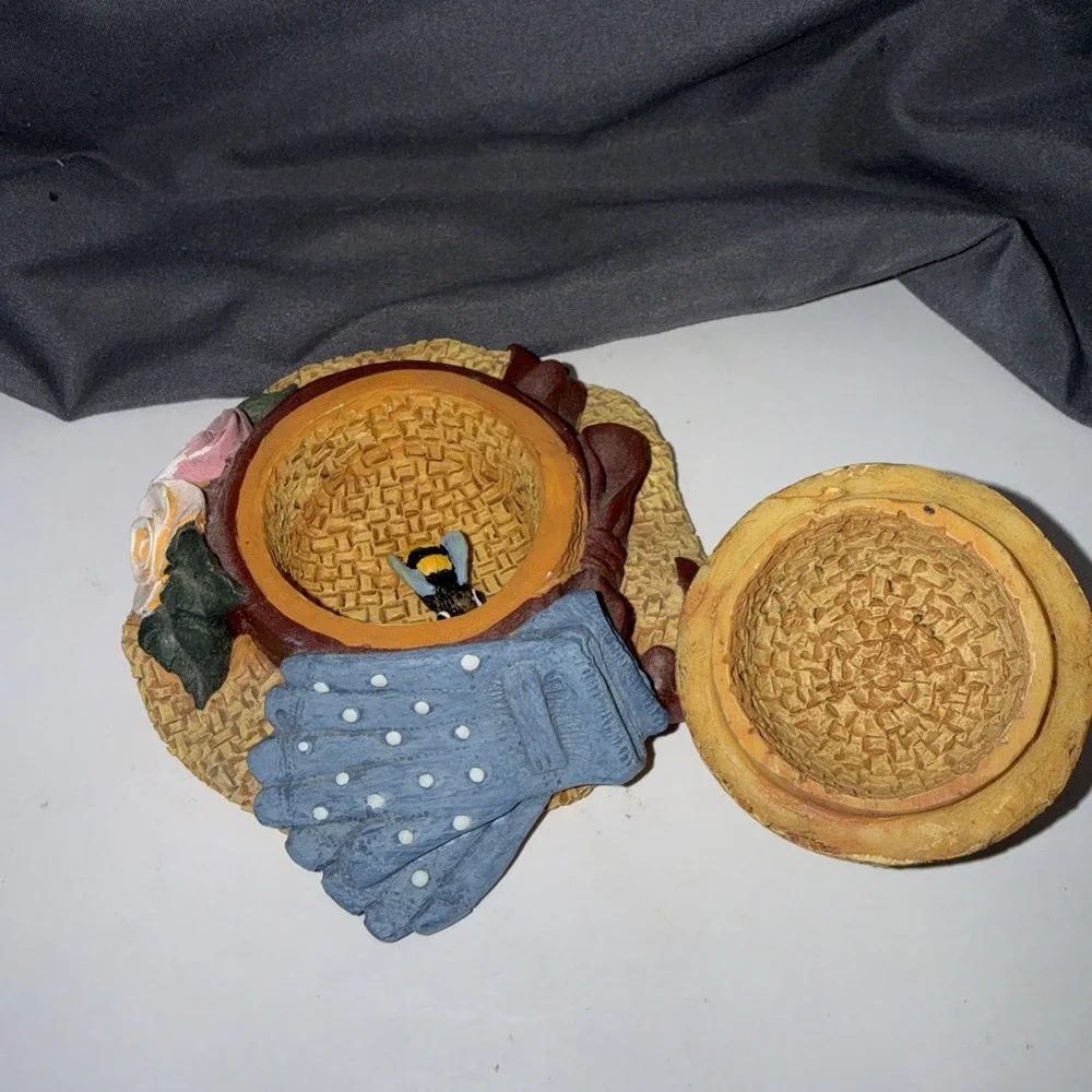 Vintage 1995 Bonnet Shaped Trinket Box Bow Flowers Bee 4 1/2